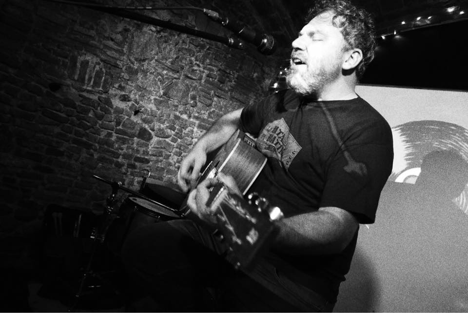 18813899_1368837086537214_267414970185731376_n xavi moyano guitarra blanco y negro concierto