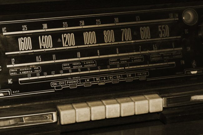 radio-1594819_1920 radio, coche, musicazero