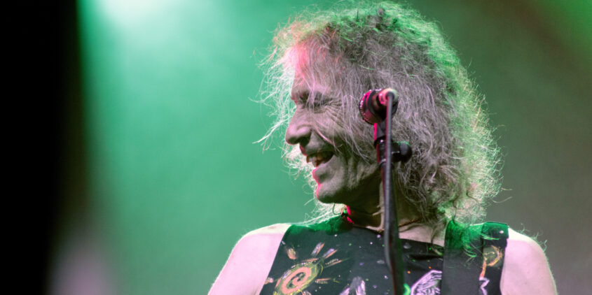 Robe en sonriendo en concierto